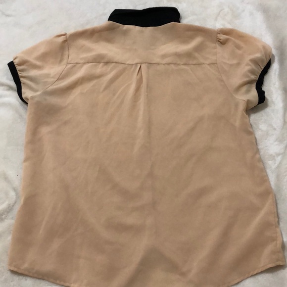 A simple shirt - Picture 4 of 4